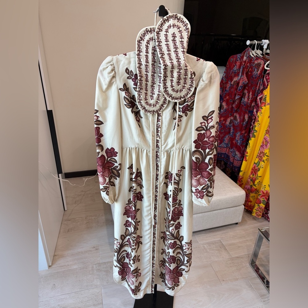 Farm Rio: Sand Renata Floral Long Sleeve
Midi Dress - Picture 4 of 16